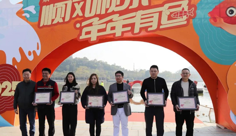 鱼苗放流 践行生态平衡